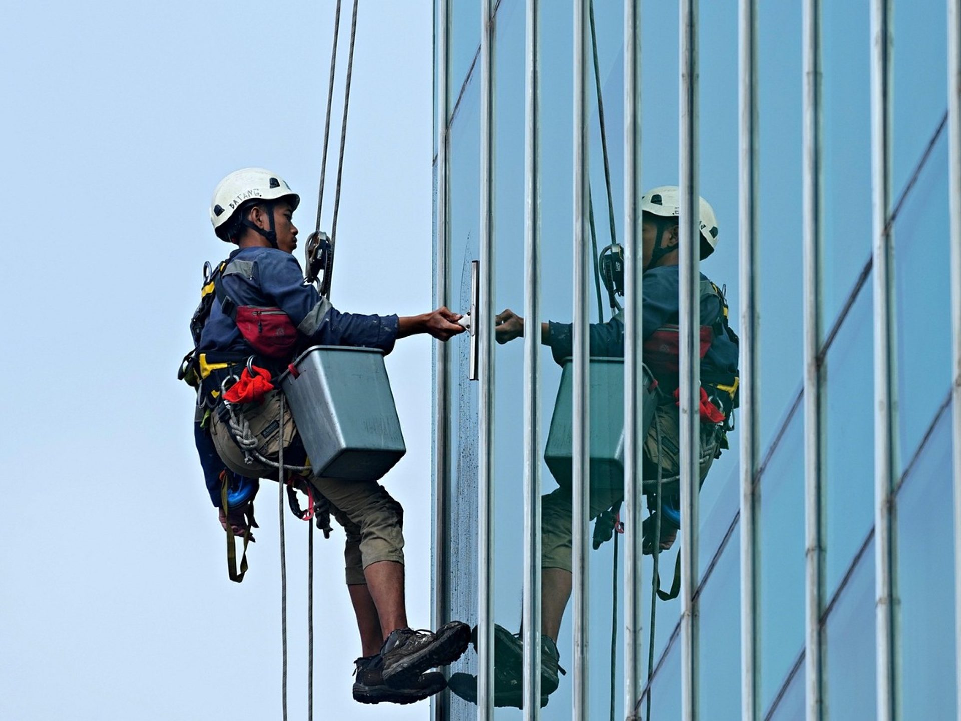 glass-cleaner-8788036_1280