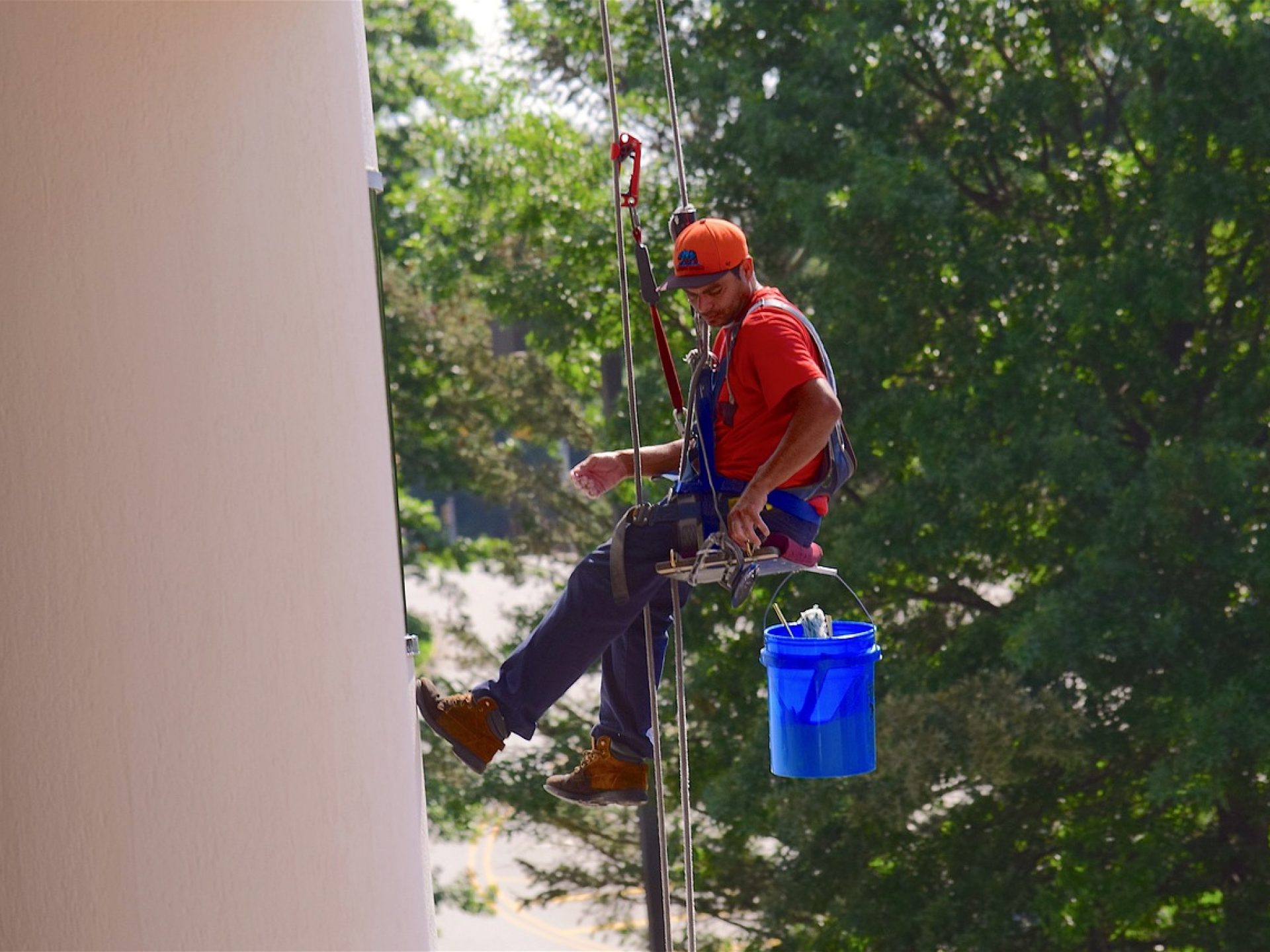 window-washer-2688434_1280